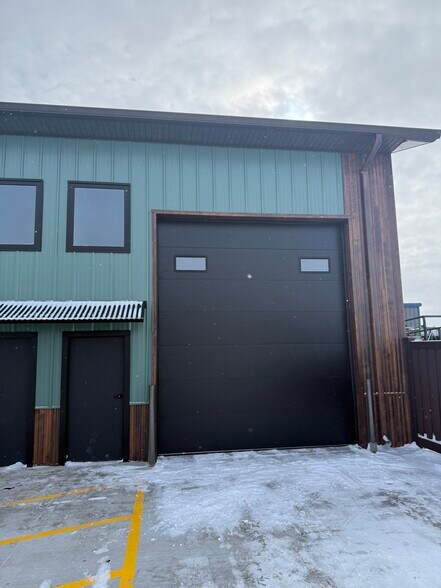 More Photos Of 1015 5th E st, Horace Flex For Lease