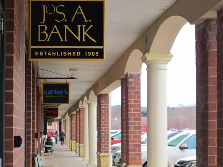 More Photos Of 340 Towne Dr, Fayetteville Unknown For Lease