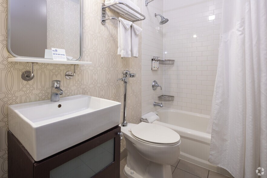 More Photos Of 640 N Wabash Ave, Chicago Hotel For Sale