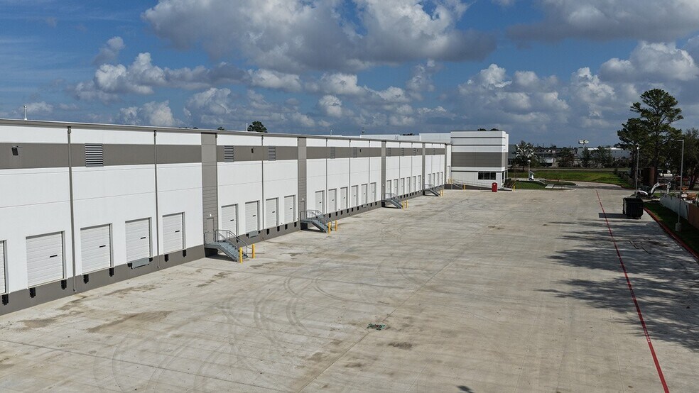 More Photos Of 10616 Tower Oaks Blvd, Houston Distribution For Lease