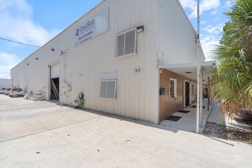 More Photos Of 120 Southridge Rd, Delray Beach Warehouse For Sale
