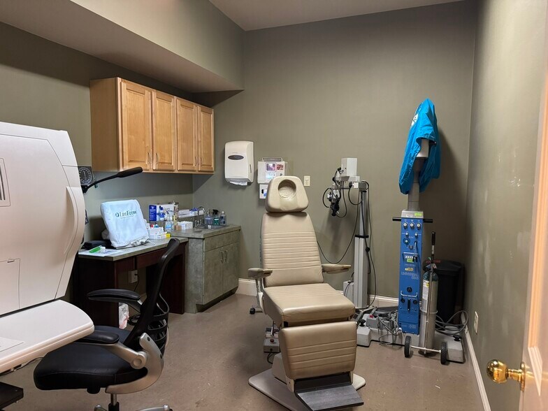 More Photos Of 1120 US-190, Covington Healthcare For Lease