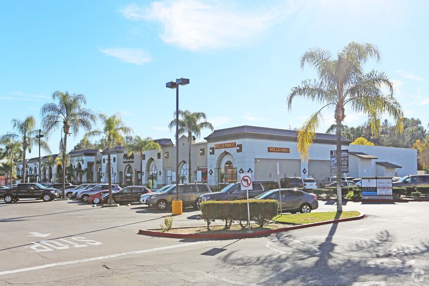More Photos Of 17200 Ventura Blvd, Encino General Retail For Lease
