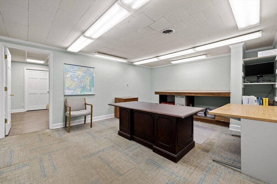 More Photos Of 1801 E 23rd St, Chattanooga Light Distribution For Lease