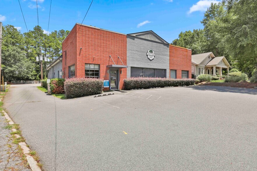 More Photos Of 147 Jackson St, Newnan Freestanding For Lease