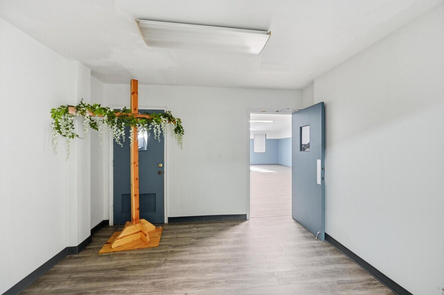 More Photos Of 1519 Circle Park Blvd, Fort Worth Religious Facility For Sale