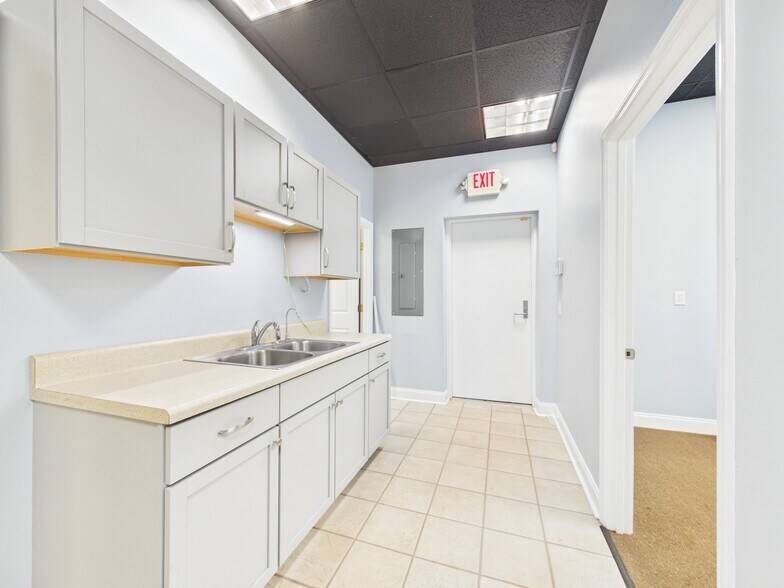 More Photos Of 7559 Kayne Blvd, Columbus Freestanding For Lease