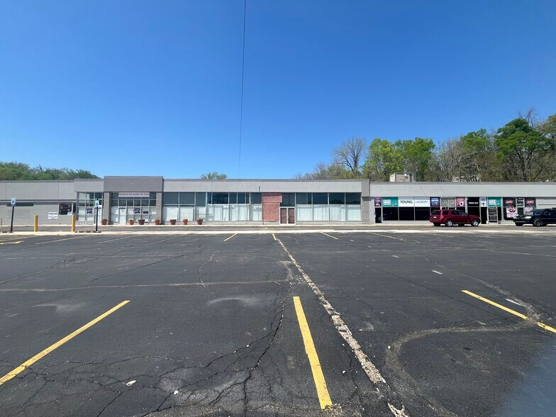 More Photos Of 1260-1280 Merriam Ln, Kansas City Unknown For Lease
