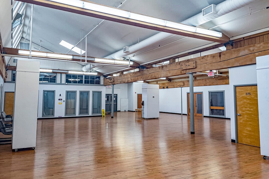 More Photos Of 6635 N Baltimore Ave, Portland Light Manufacturing For Lease