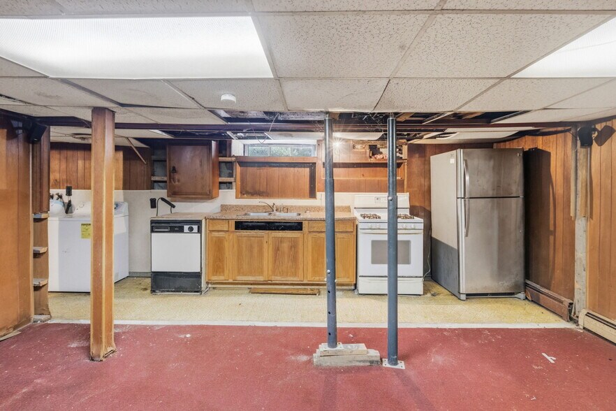 More Photos Of 400 Thames St, Bristol Multifamily For Sale