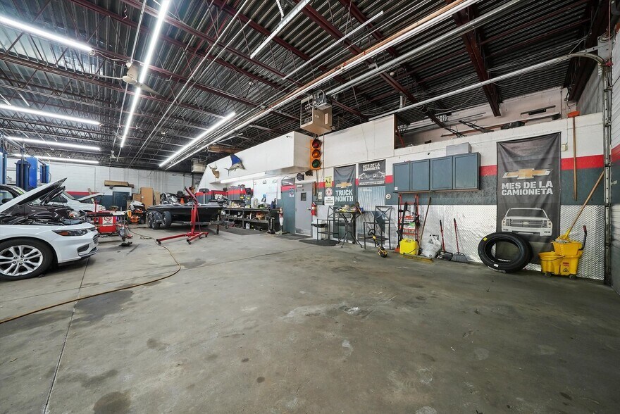 More Photos Of 2920 W 159th St, Markham Freestanding For Sale