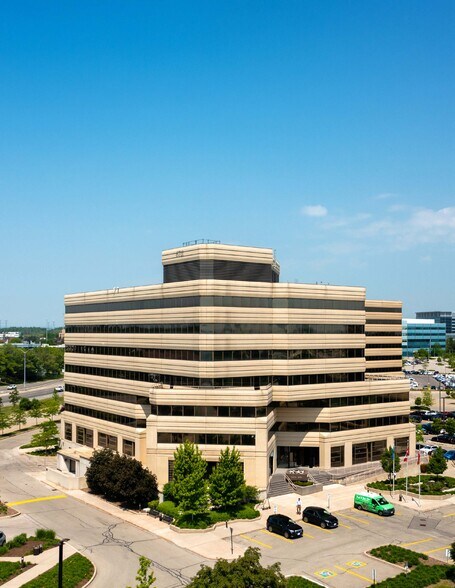 More Photos Of 6711 Mississauga Rd, Mississauga Office For Lease
