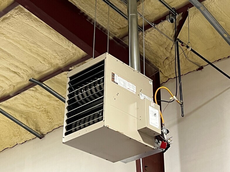 More Photos Of 1113 S 3rd St, Rogers Distribution For Lease