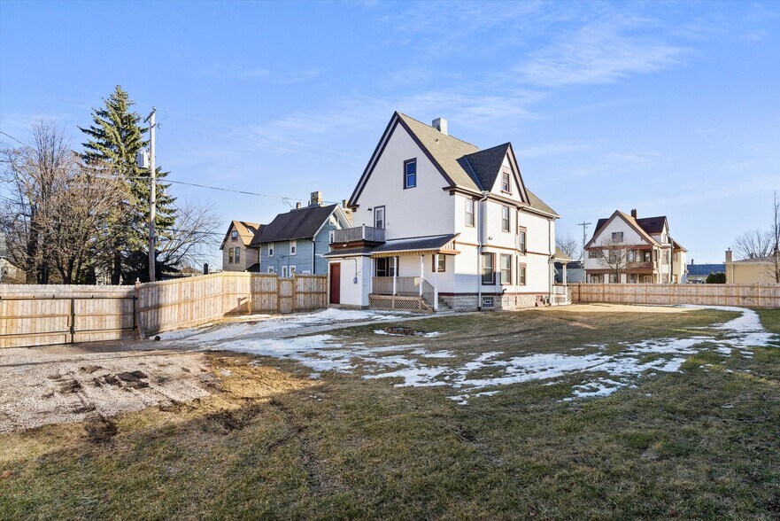 More Photos Of 124 W North Ave, Milwaukee Daycare Center For Sale