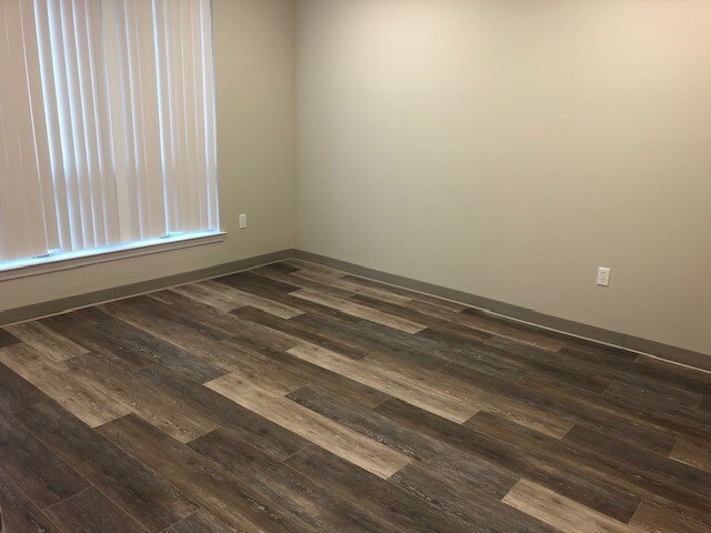 More Photos Of 124 E Miracle Strip Pky, Mary Esther Office For Lease