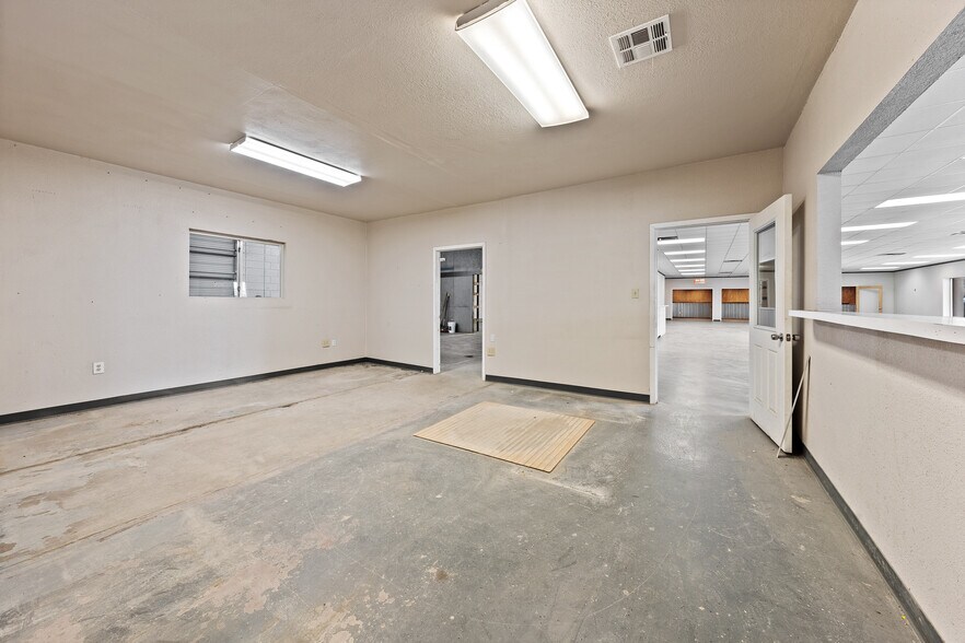 More Photos Of 3509 N 3rd St, Temple Warehouse For Sale