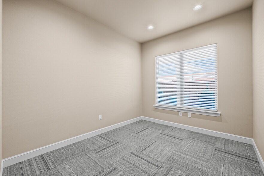 More Photos Of 206 Slide Rd, Lubbock Office For Lease