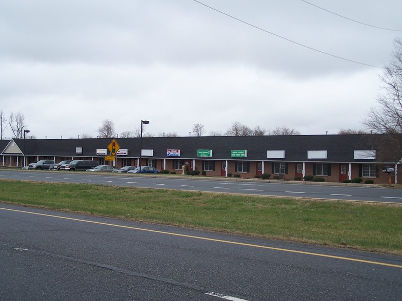 More Photos Of 5609-5621 Dupont Pky, Smyrna Office For Sale