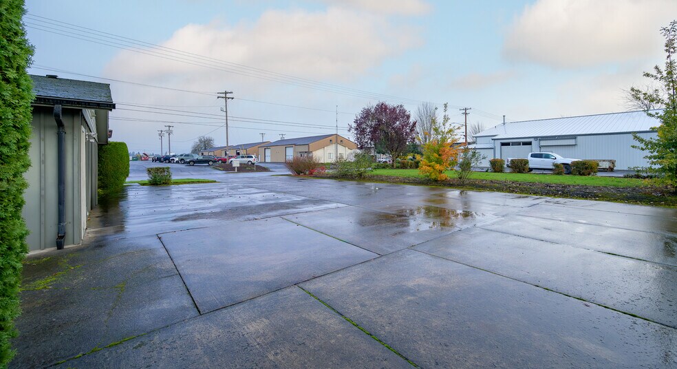 More Photos Of 1940 NE Colvin Ct, McMinnville Industrial For Lease