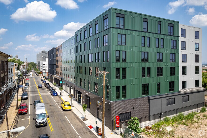 More Photos Of 58-84 Norfolk St, Newark Apartments For Lease
