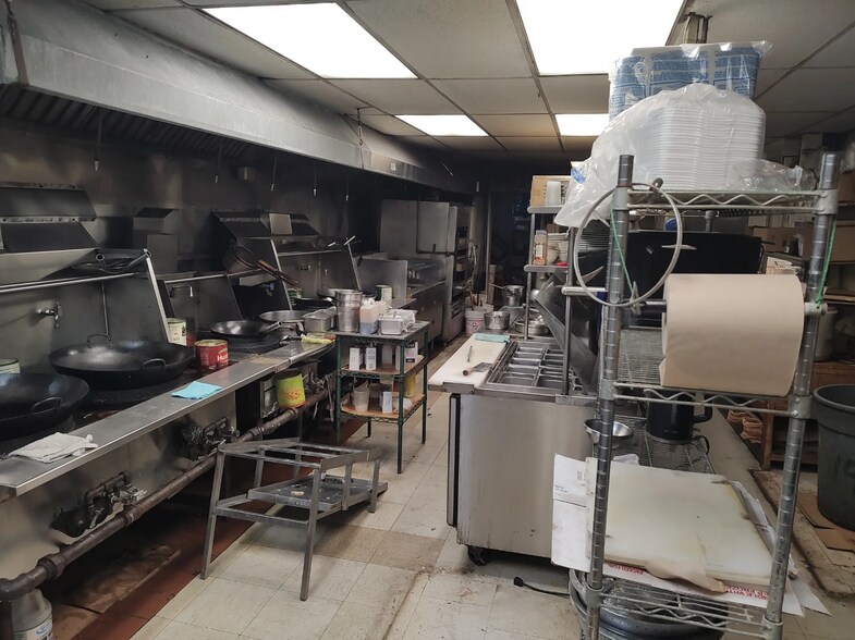 More Photos Of 211 Main St, Oxford Restaurant For Sale