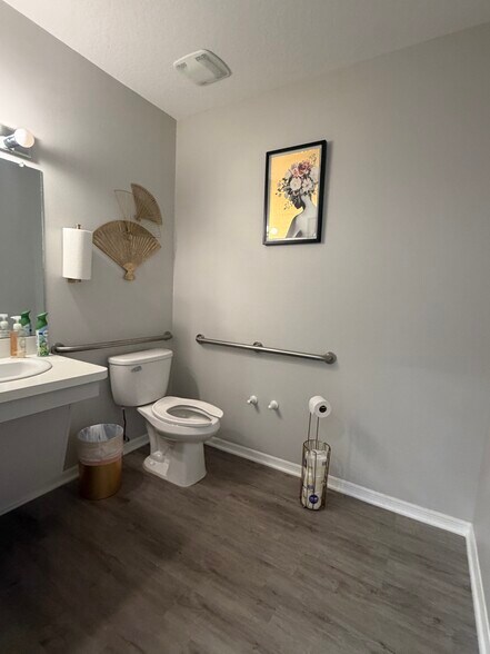 More Photos Of 5807 Argerian Dr, Wesley Chapel Office For Lease
