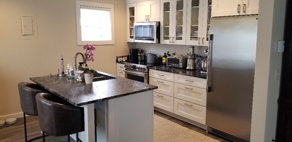 More Photos Of 101-107 S 1st St, La Conner Storefront For Sale