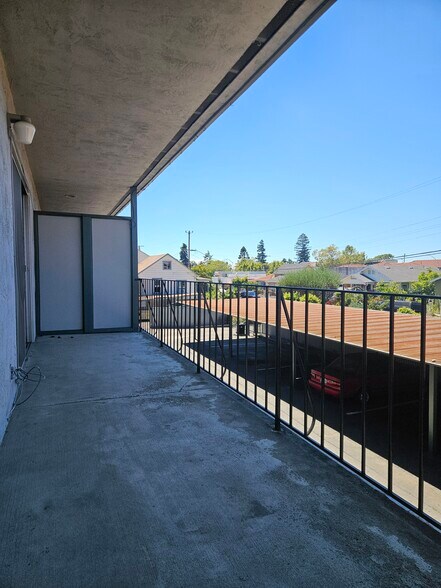 More Photos Of 1049 Armstrong St, Hayward Apartments For Sale