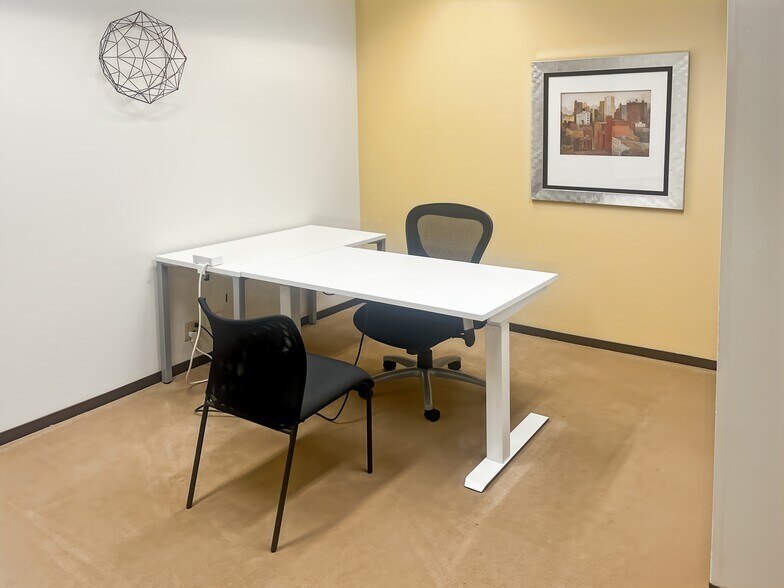 More Photos Of 125 S Wacker Dr, Chicago Coworking Space