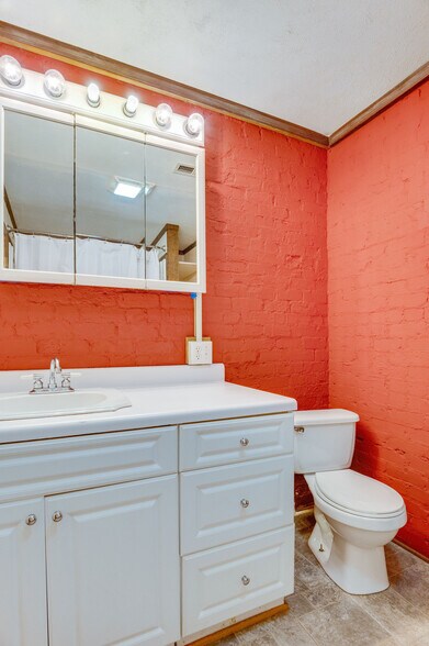 More Photos Of 201 N Wilmington St, Richlands General Retail For Sale