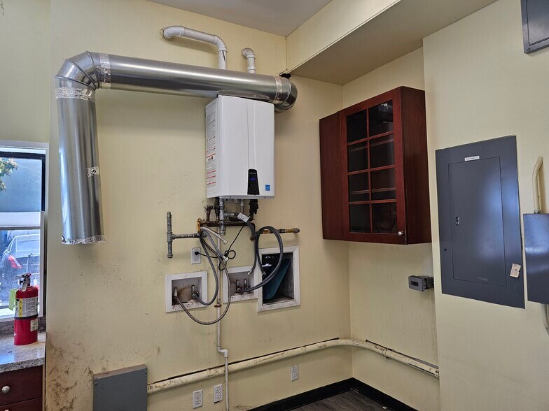 More Photos Of 3106 Rolison Rd, Redwood City Freestanding For Sale