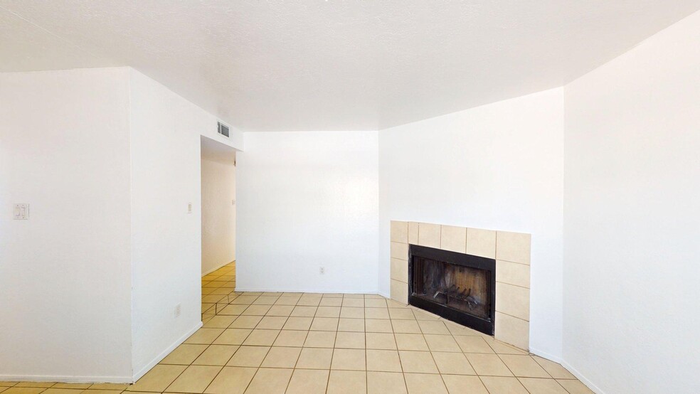 More Photos Of 1000 Meadowlark Ct SE, Rio Rancho Apartments For Sale