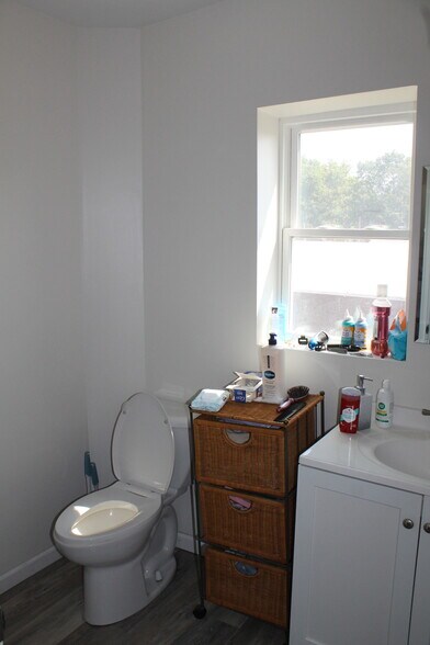 More Photos Of 154 E Railroad, Leland General Retail For Sale