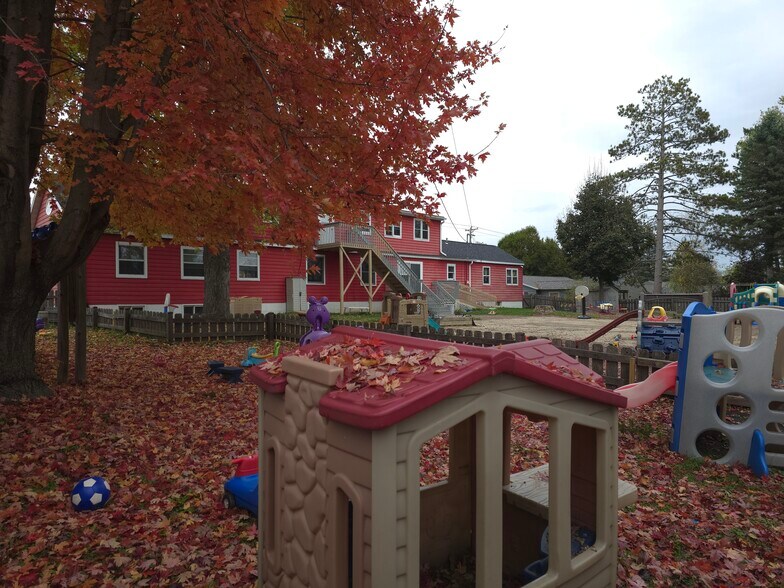 More Photos Of 711 W Montgomery St, Sparta Specialty For Sale