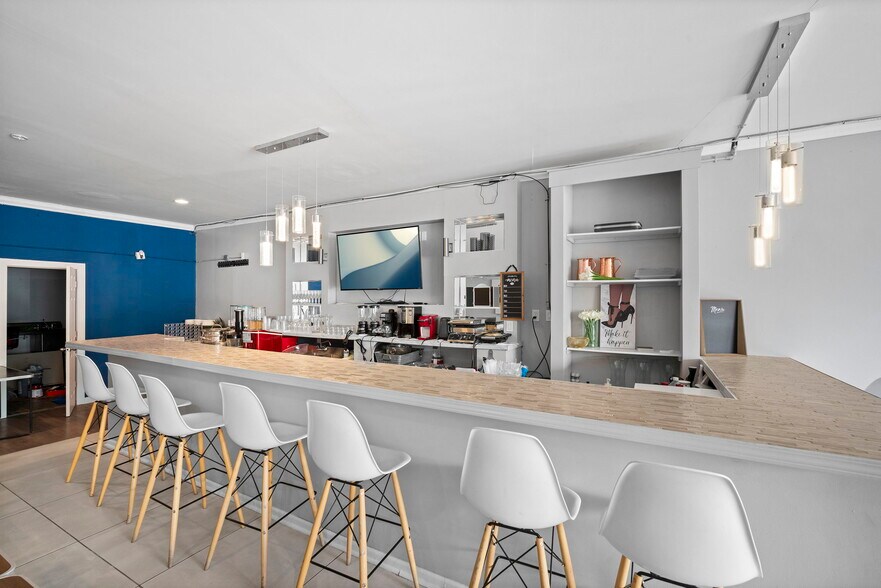 More Photos Of 7311-7321 N Teutonia Ave, Milwaukee Freestanding For Sale