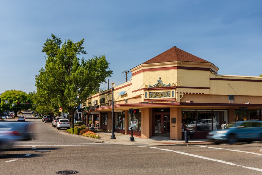 More Photos Of 402 N State St, Lake Oswego Storefront For Sale