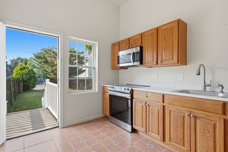 More Photos Of 10 Eastman Ter, Poughkeepsie Apartments For Sale