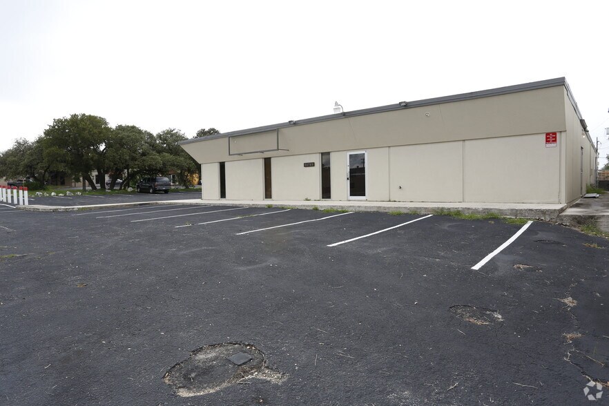 More Photos Of 307 W Rhapsody Dr, San Antonio Light Manufacturing For Sale