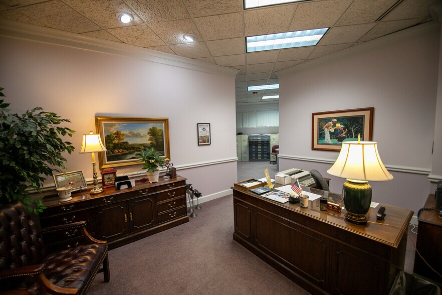 More Photos Of 5121 Maryland Way, Brentwood Office For Sale