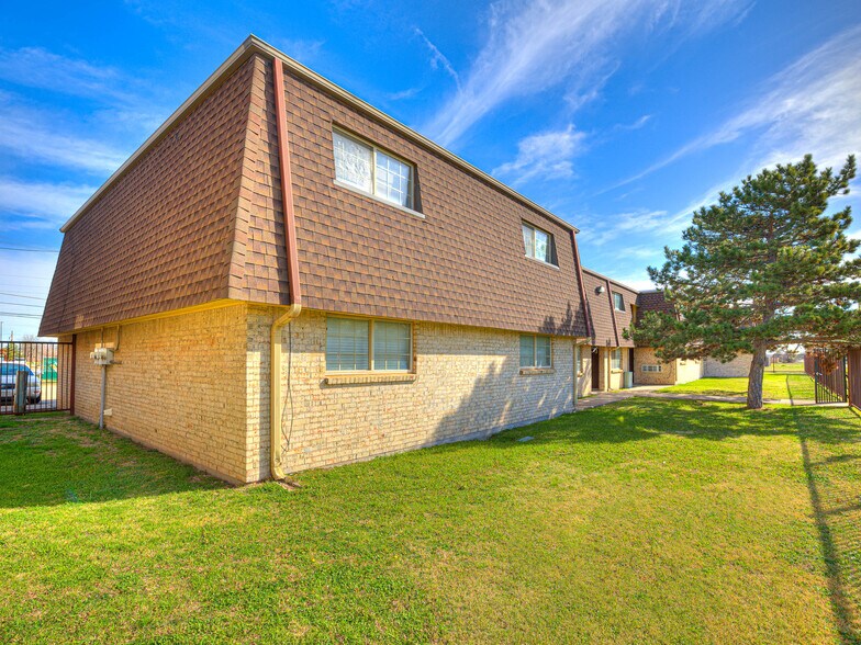 More Photos Of 6401 NW Oak Ave, Lawton Apartments For Sale