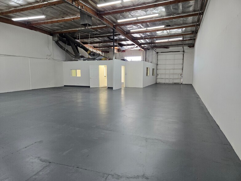 More Photos Of 8819-8825 Shirley Ave, Northridge Warehouse For Lease