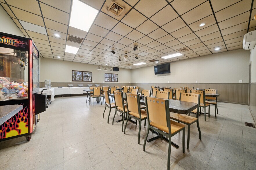 More Photos Of 1769 E National Pike, Scenery Hill Restaurant For Sale
