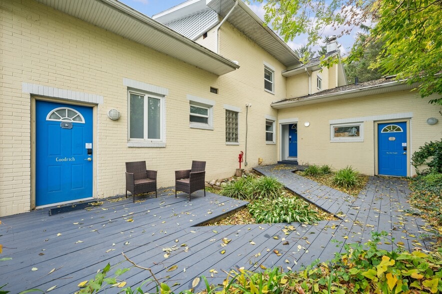 More Photos Of 231 E Buffalo St, New Buffalo Hotel For Sale