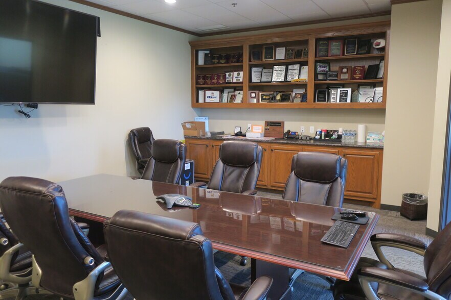 More Photos Of 4601 N Santa Fe Ave, Oklahoma City Distribution For Lease