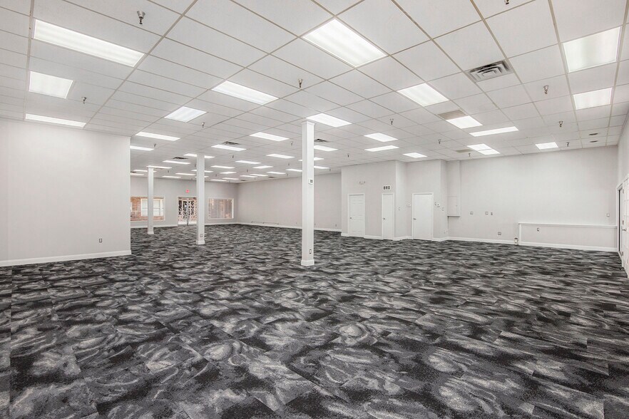 More Photos Of 201 N Riverside Ave, Saint Clair General Retail For Sale