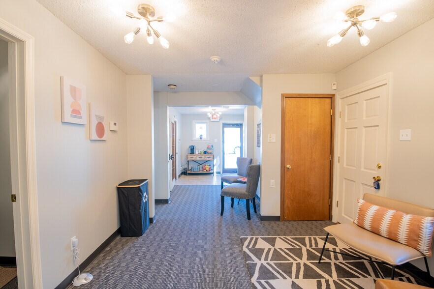More Photos Of 4150 Crescent Dr, Saint Louis Office For Sale