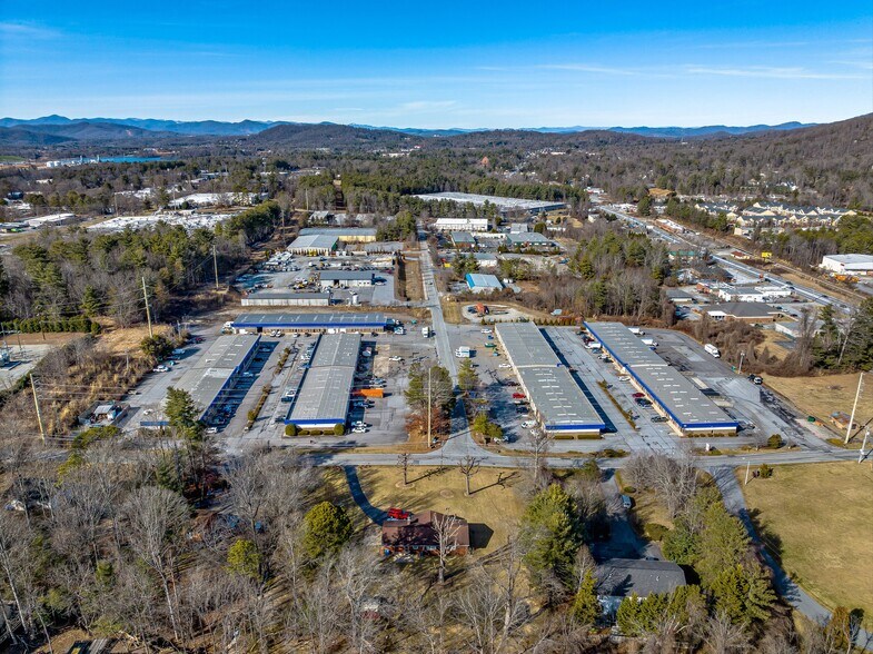 More Photos Of 44 Buck Shoals Rd, Arden Unknown For Lease