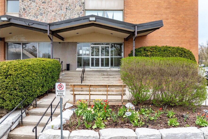 More Photos Of 143 Main St S, Brampton Apartments For Sale