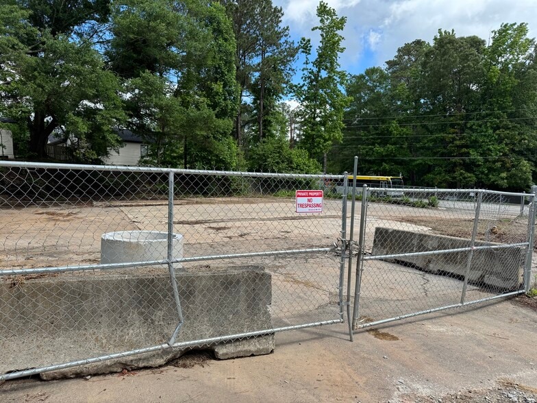 More Photos Of 321 Six Flags Pkwy SW, Mableton Land For Lease