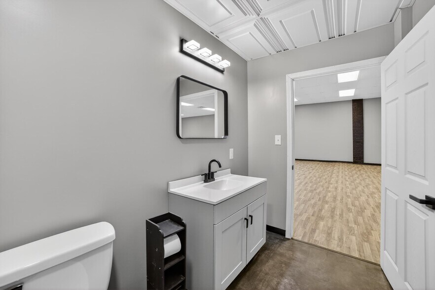More Photos Of 161 E Main St, Geneva Freestanding For Sale